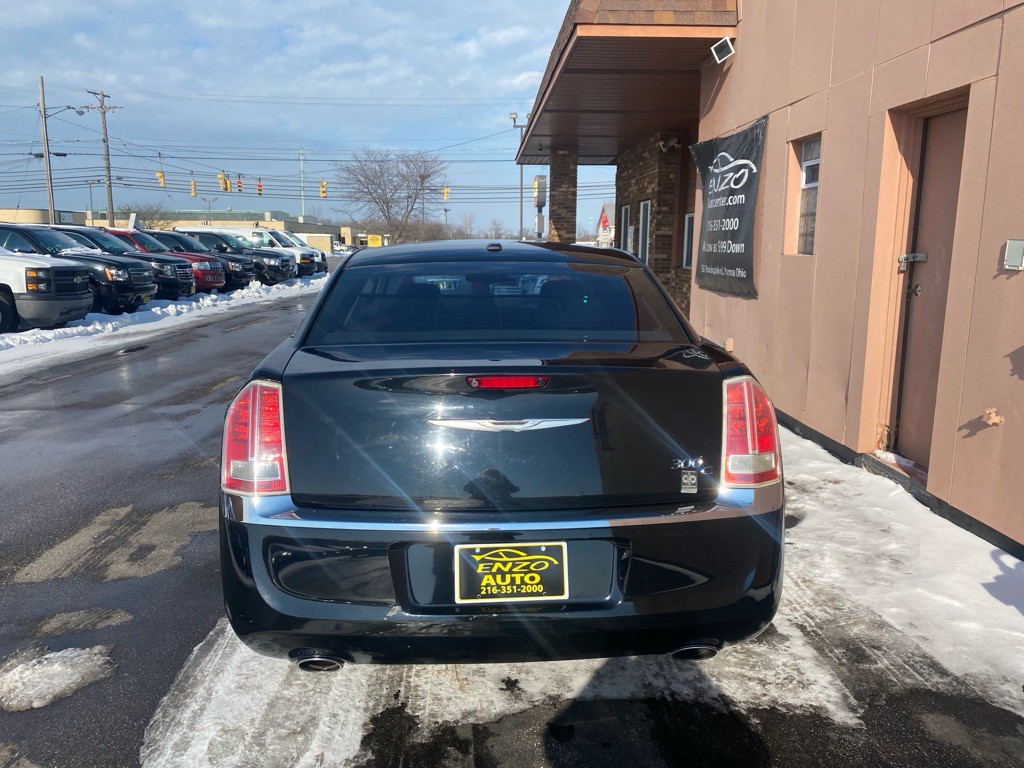 2014 Chrysler 300 Image 18