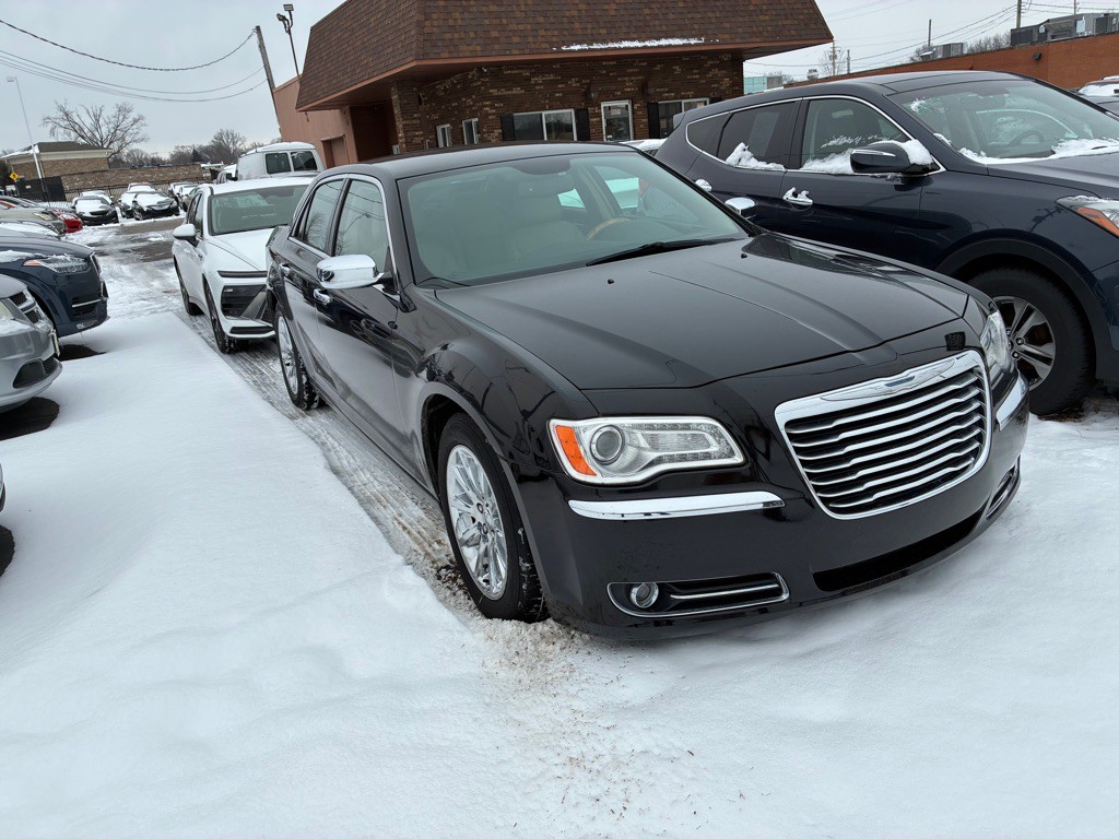 2014 Chrysler 300 Image 22