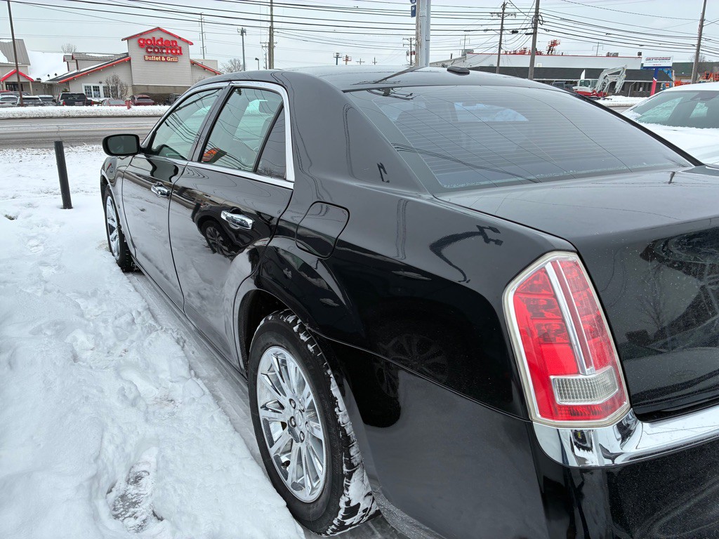 2014 Chrysler 300 Image 23
