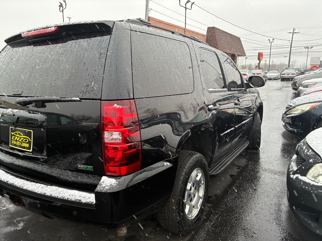 2011 Chevrolet Tahoe Image 2