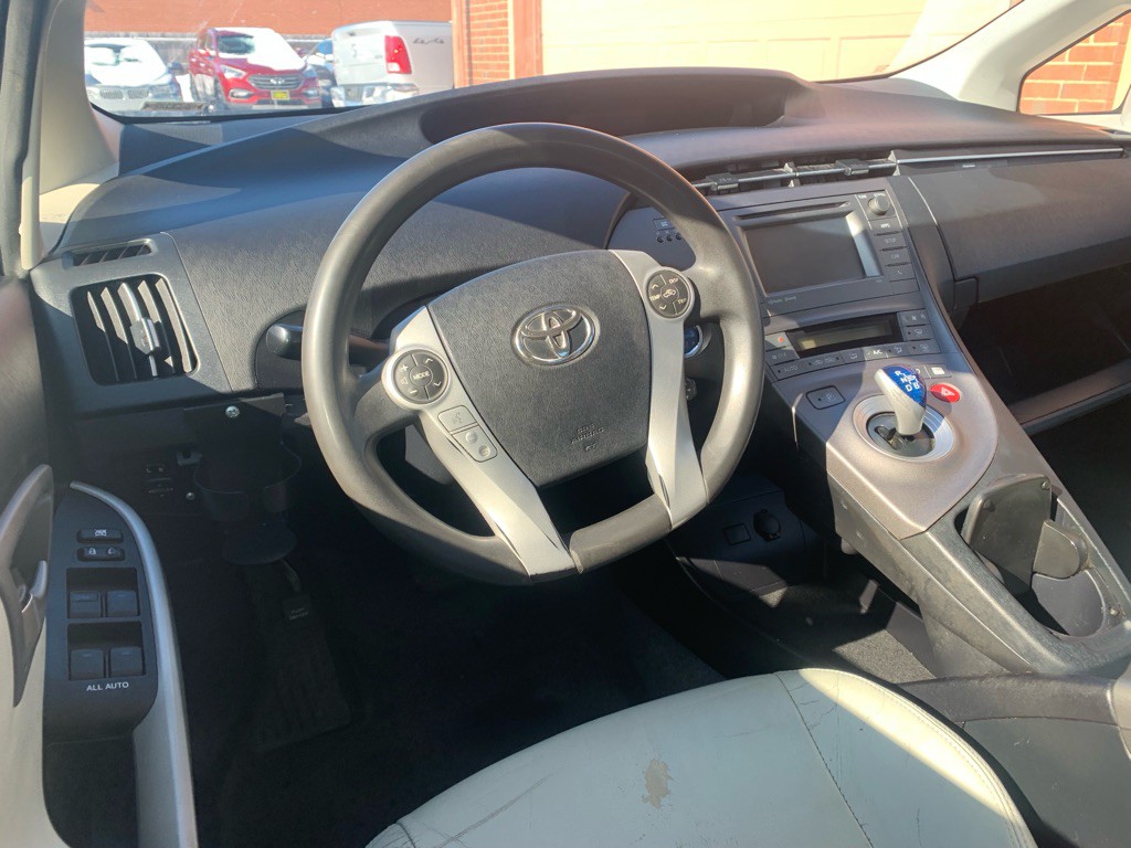 2012 Toyota Prius Image 11