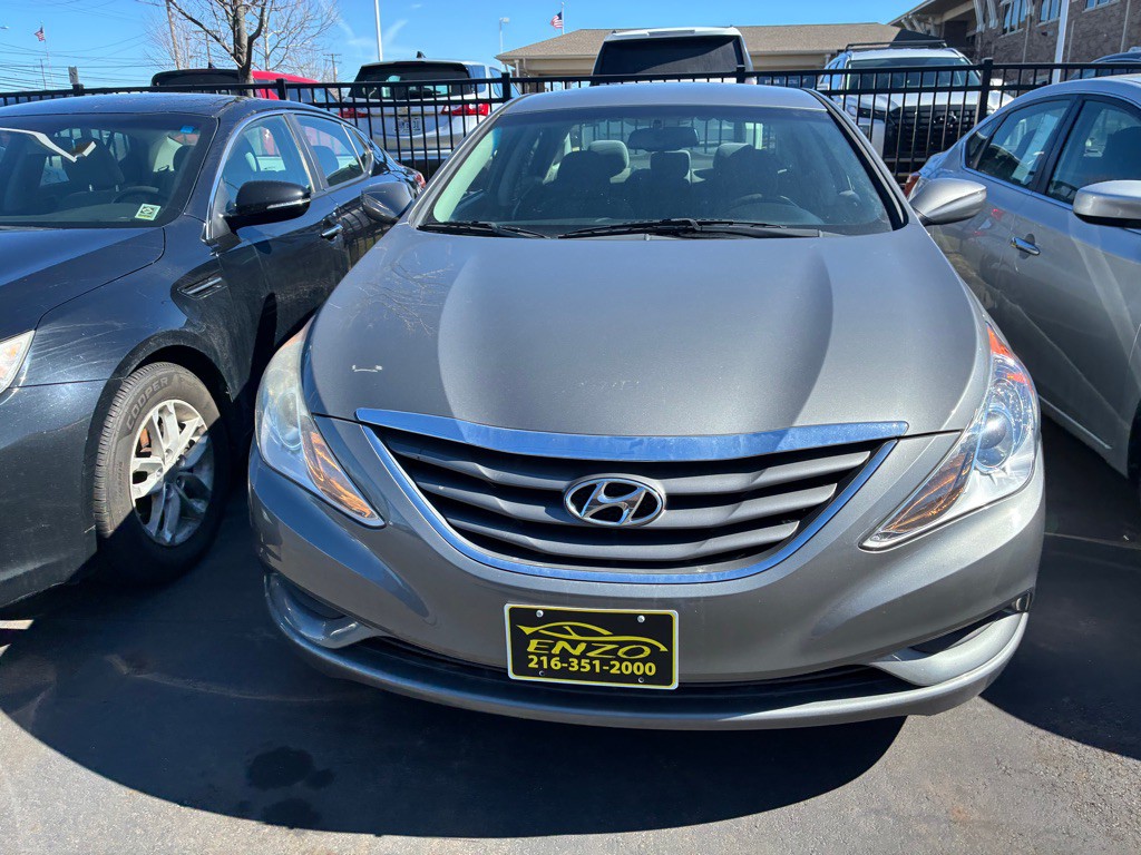 2013 Hyundai Sonata Image 2
