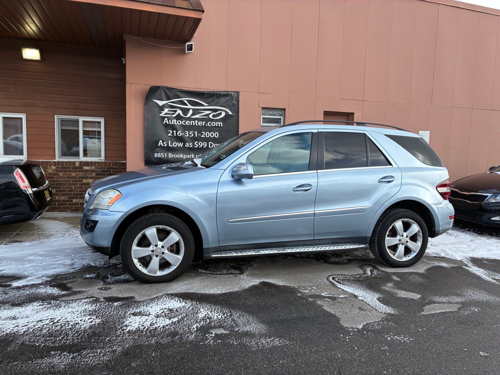 2010 Mercedes-Benz M-Class Image 2