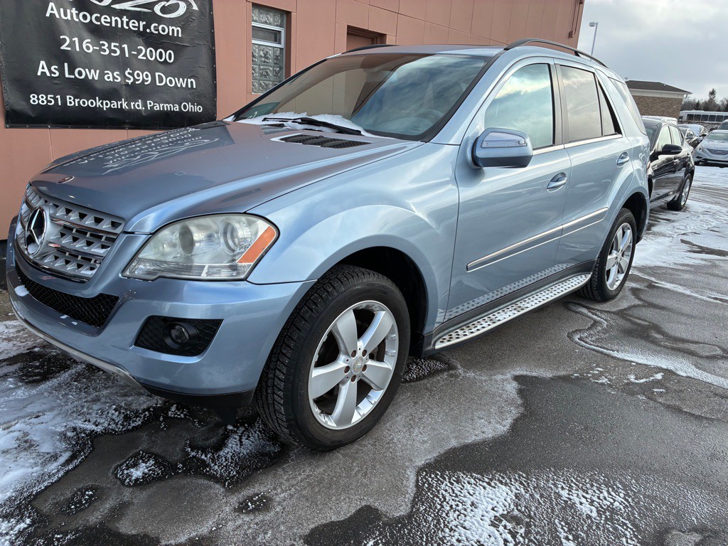 2010 Mercedes-Benz M-Class Image 3