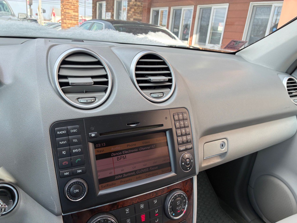 2010 Mercedes-Benz M-Class Image 15