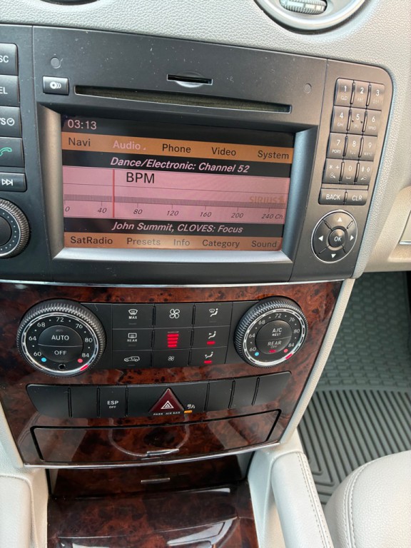 2010 Mercedes-Benz M-Class Image 16