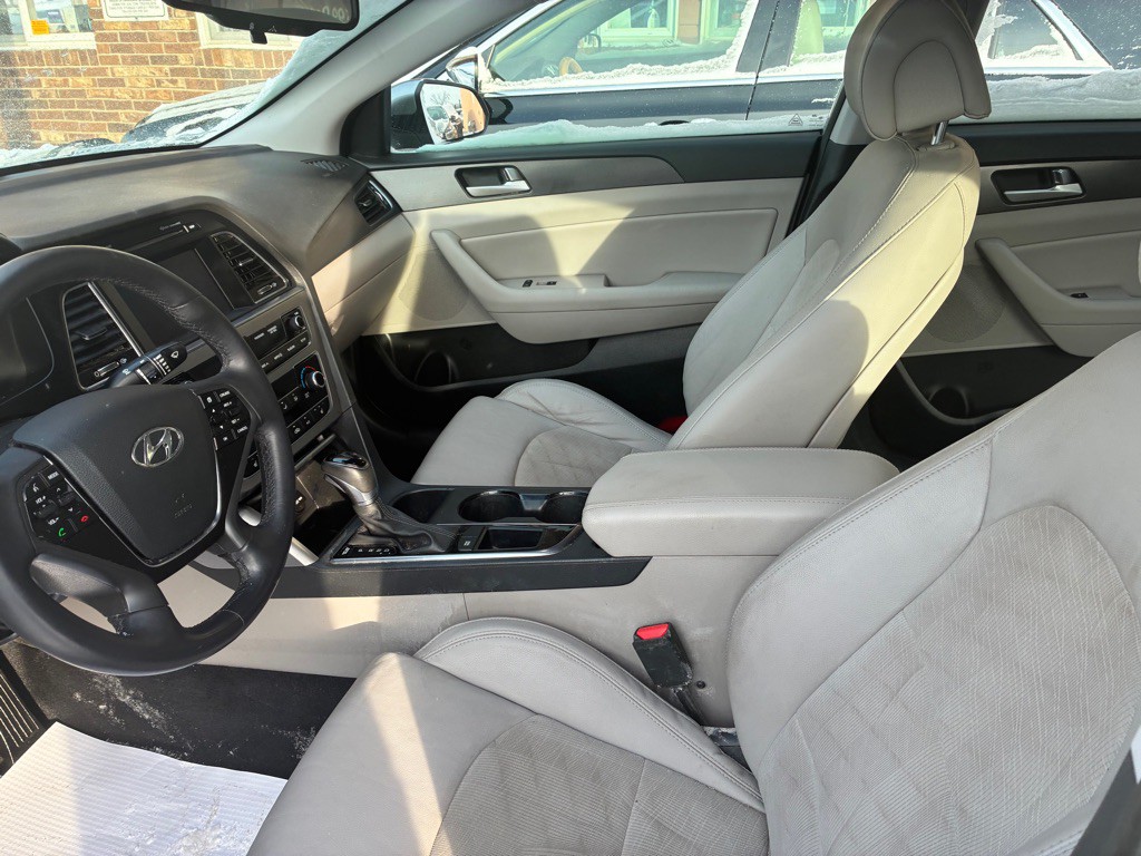 2016 Hyundai Sonata Image 3