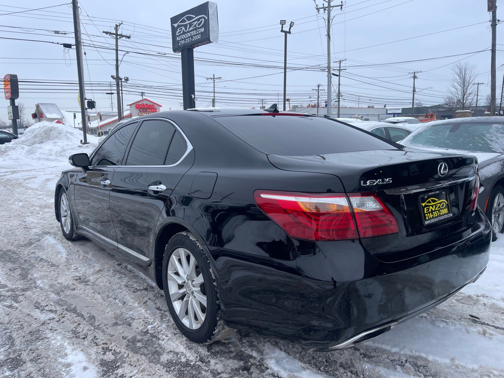 2010 Lexus LS Image 6