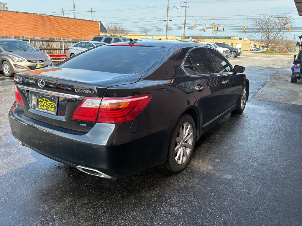 2010 Lexus LS Image 4