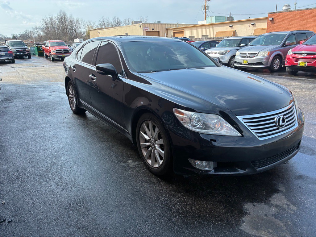 2010 Lexus LS Image 5
