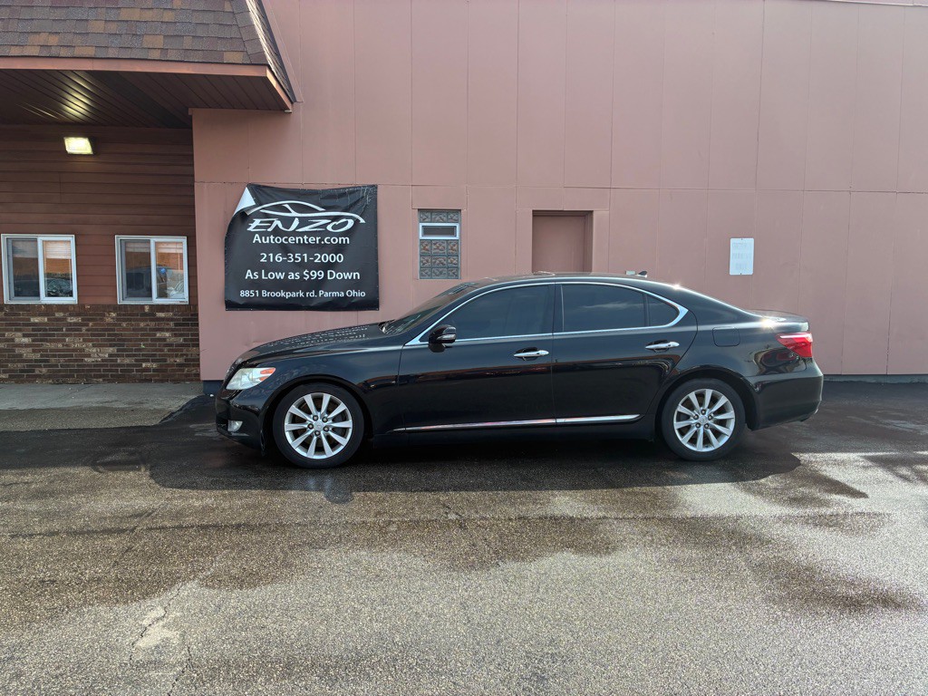 2010 Lexus LS Image 8