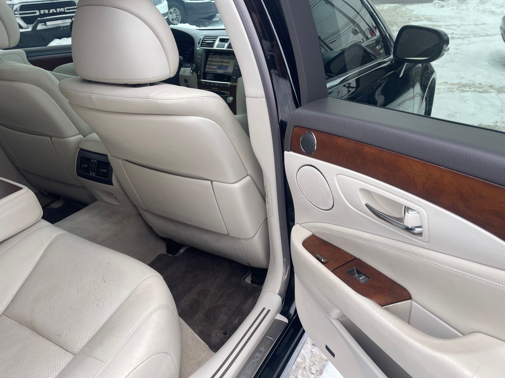 2010 Lexus LS Image 10