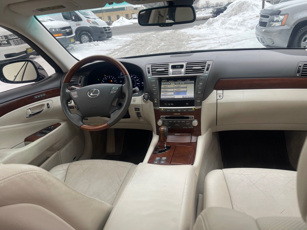 2010 Lexus LS Image 11