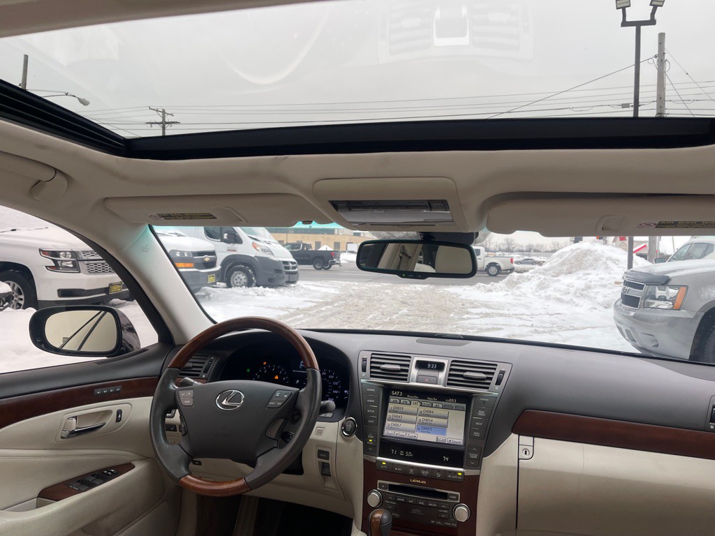 2010 Lexus LS Image 12