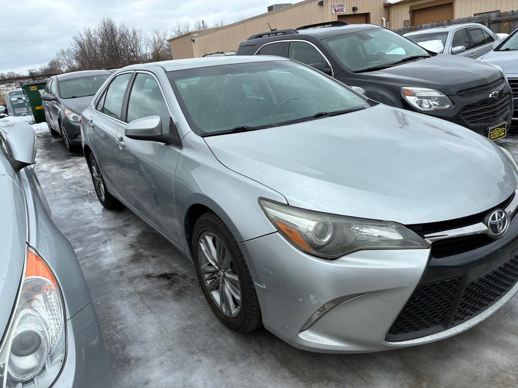 2017 Toyota Camry Image 2