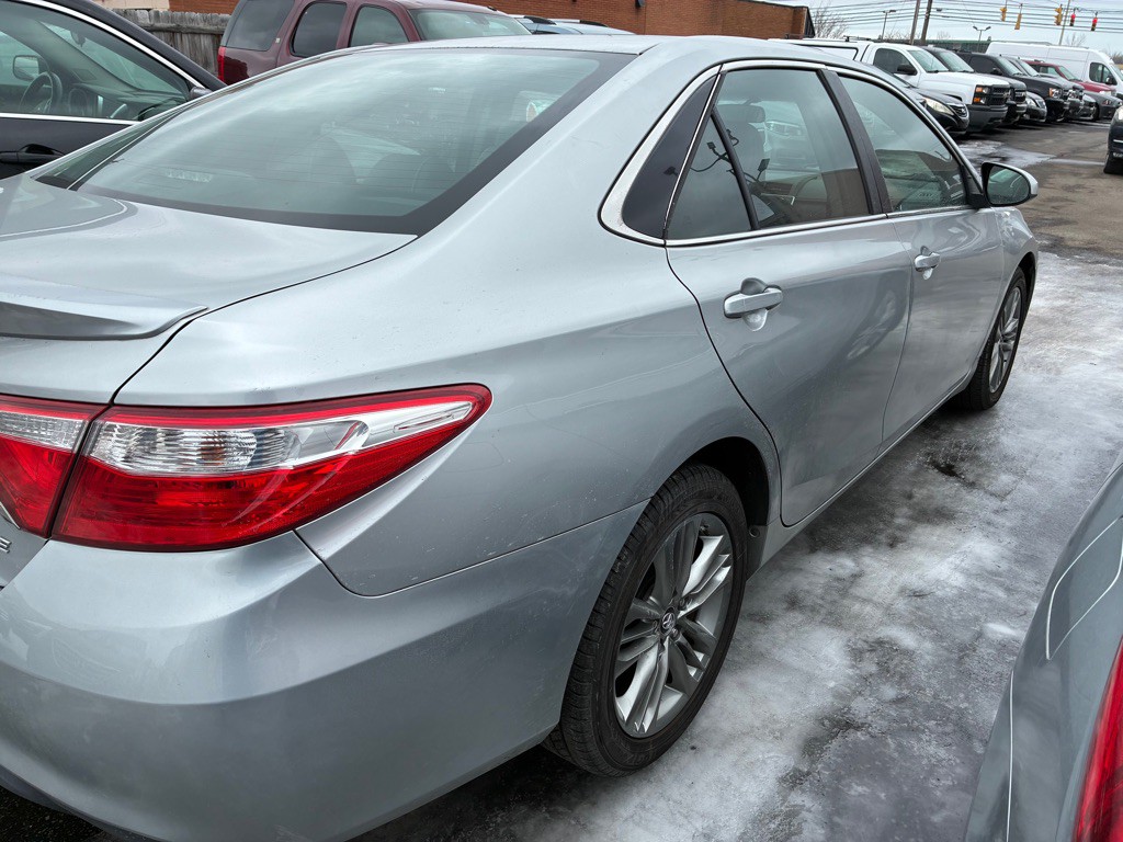 2017 Toyota Camry Image 3