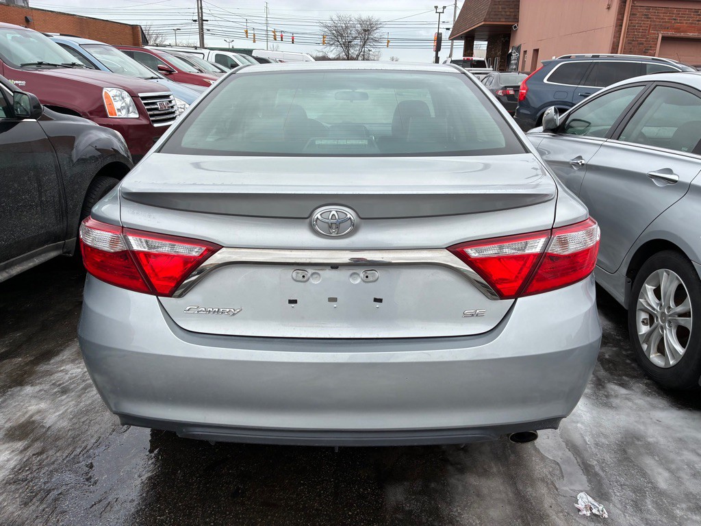 2017 Toyota Camry Image 5