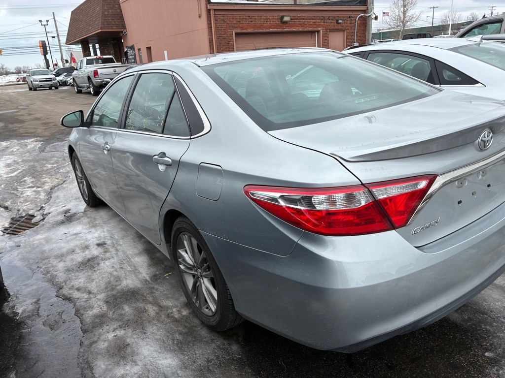 2017 Toyota Camry Image 6