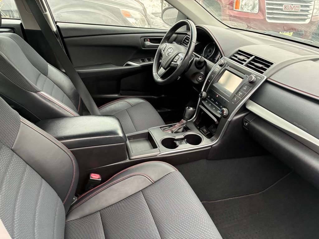 2017 Toyota Camry Image 9