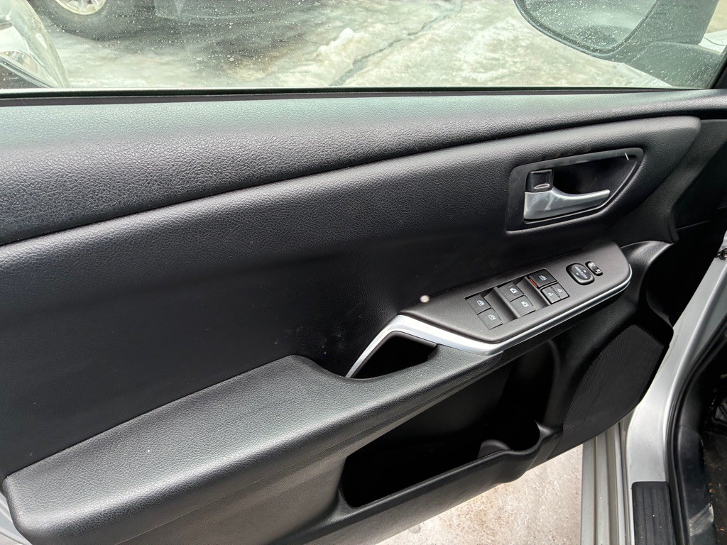 2017 Toyota Camry Image 10