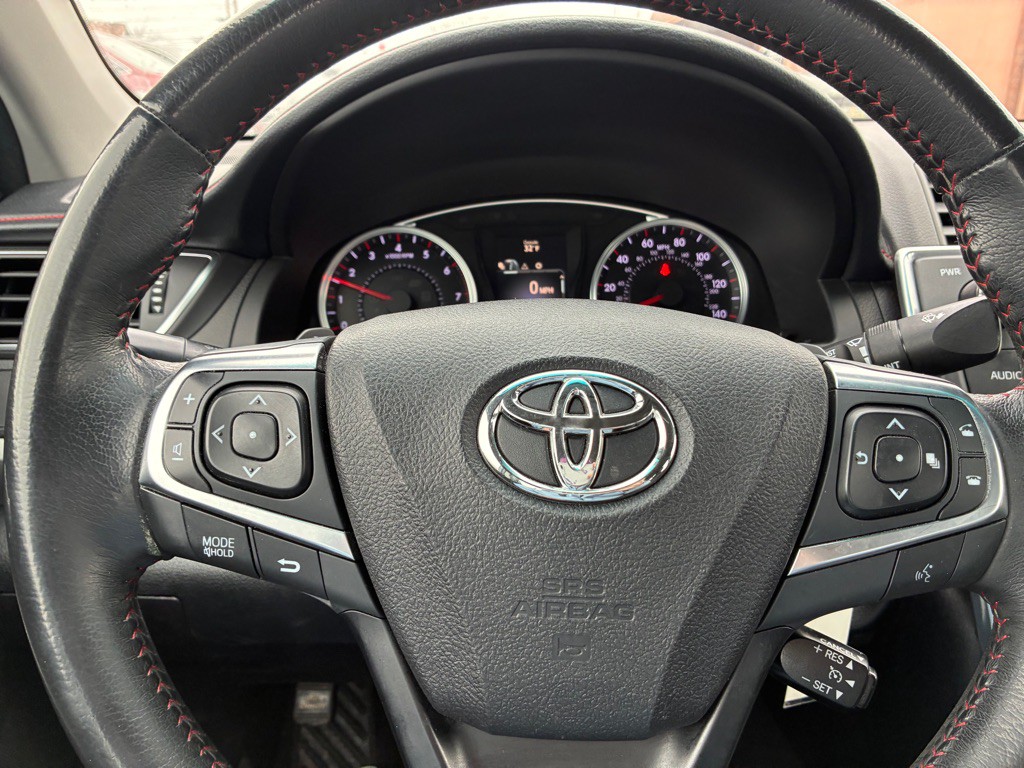 2017 Toyota Camry Image 12