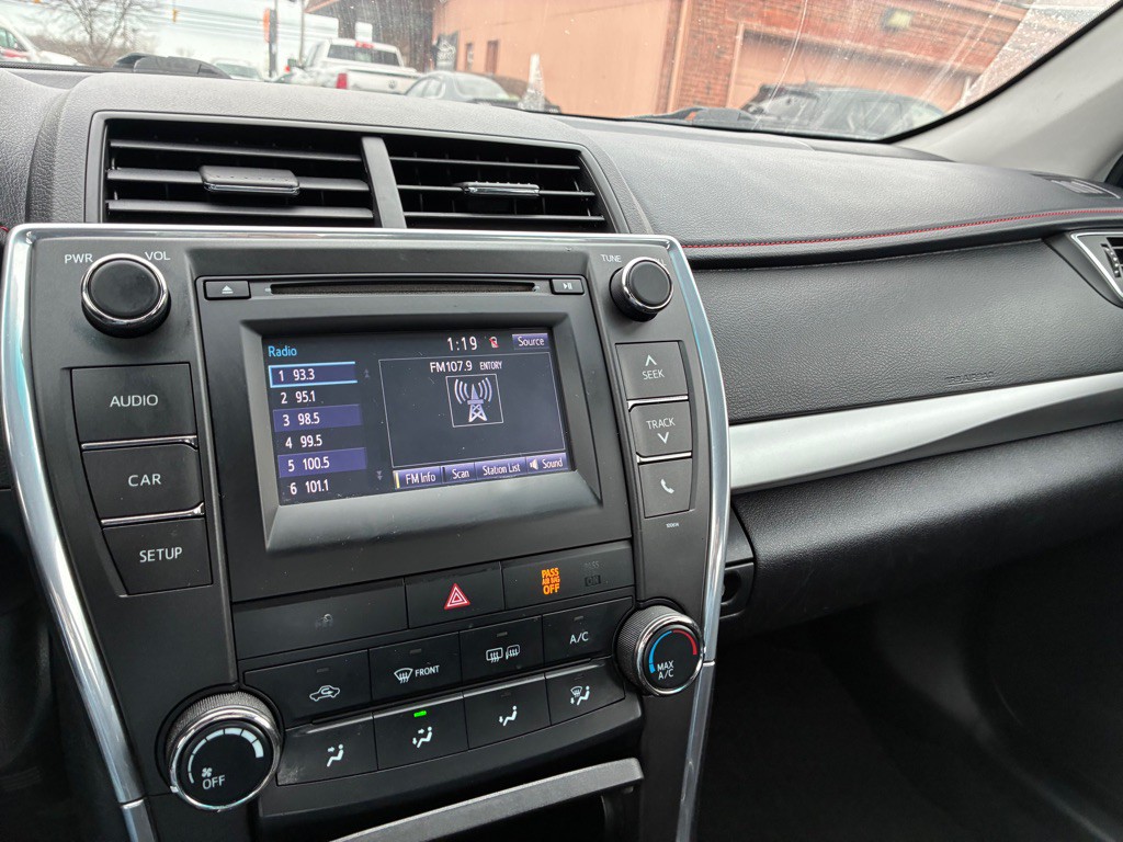 2017 Toyota Camry Image 13