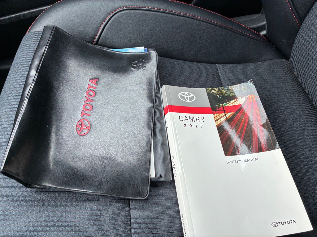 2017 Toyota Camry Image 16