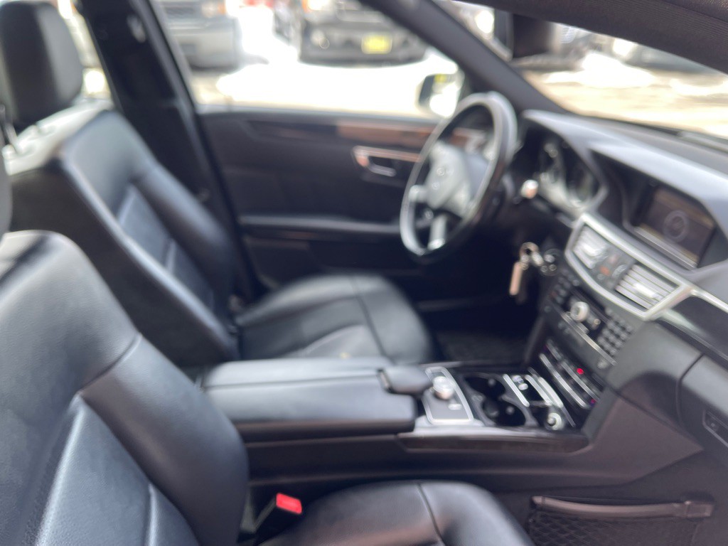 2010 Mercedes-Benz E-Class Image 11