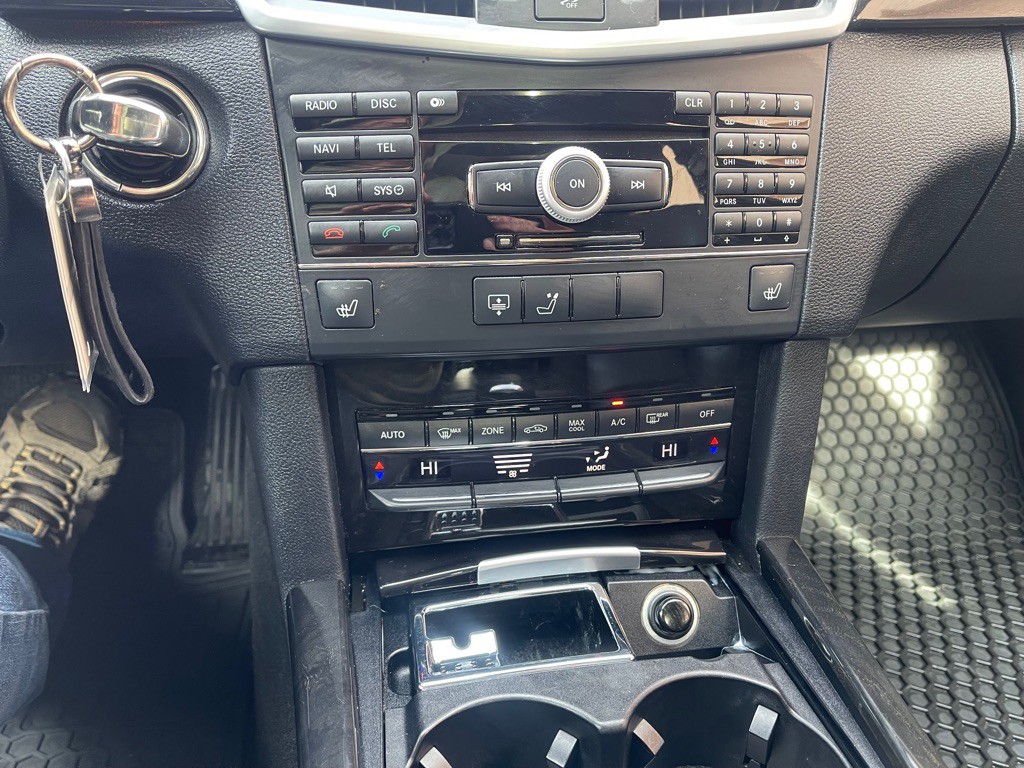 2010 Mercedes-Benz E-Class Image 17