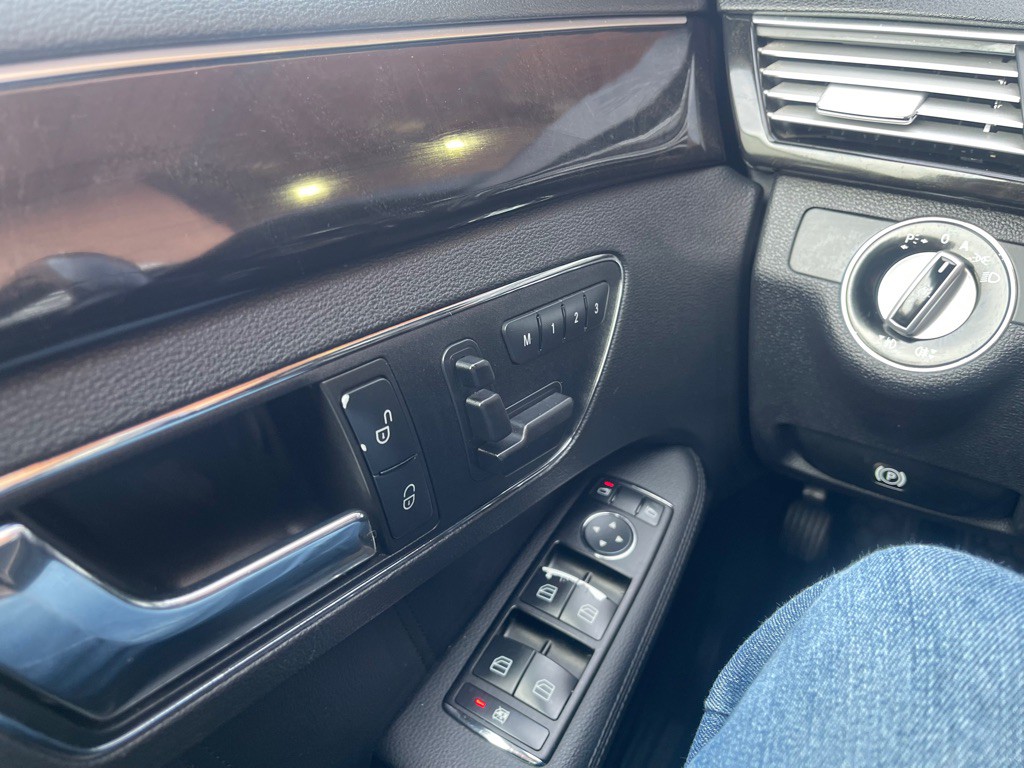 2010 Mercedes-Benz E-Class Image 22