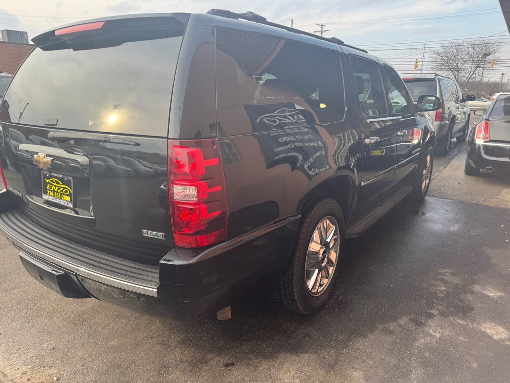 2010 Chevrolet Suburban Image 6