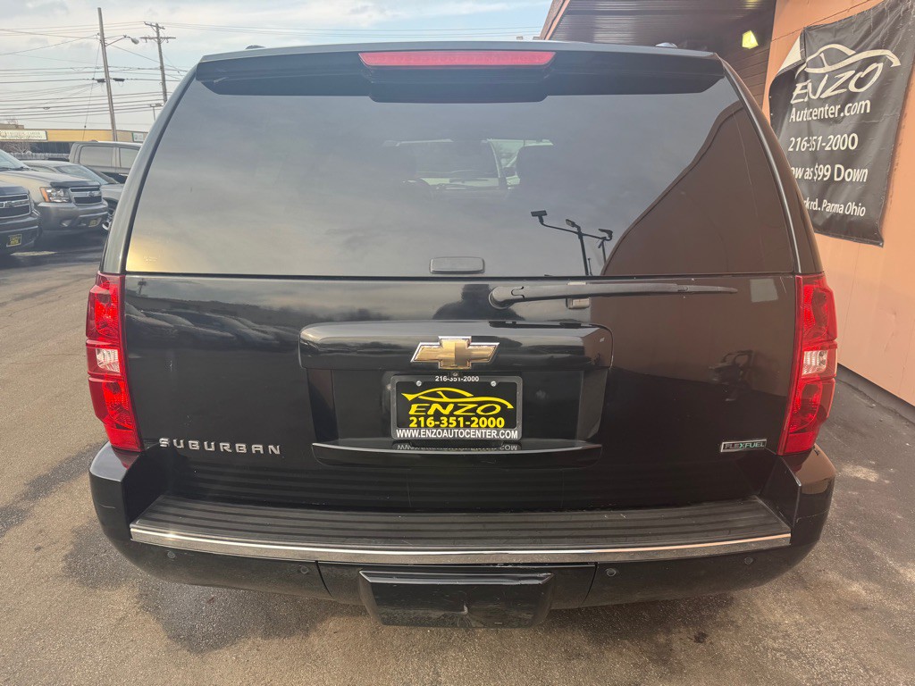 2010 Chevrolet Suburban Image 7