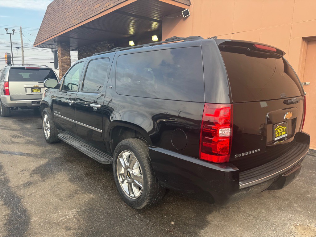 2010 Chevrolet Suburban Image 8