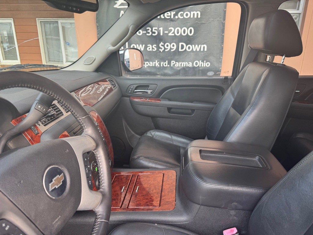 2010 Chevrolet Suburban Image 10