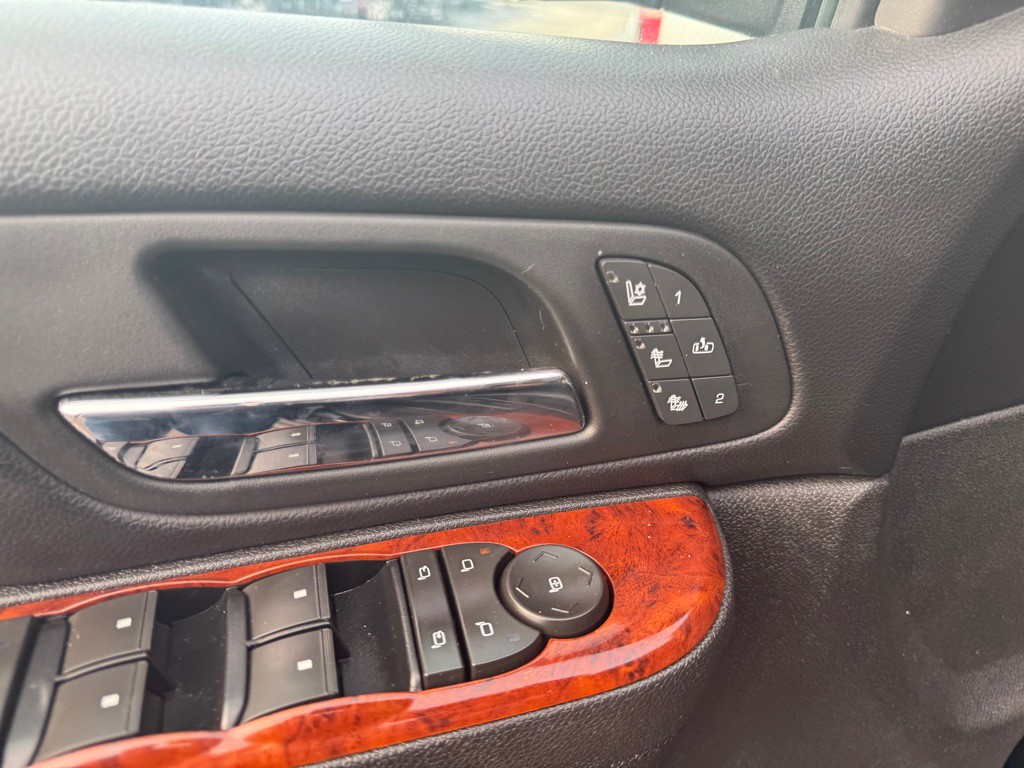 2010 Chevrolet Suburban Image 12