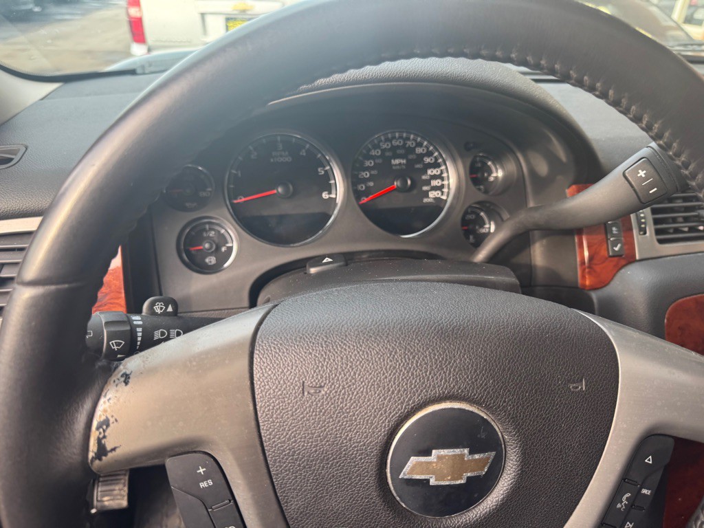 2010 Chevrolet Suburban Image 13