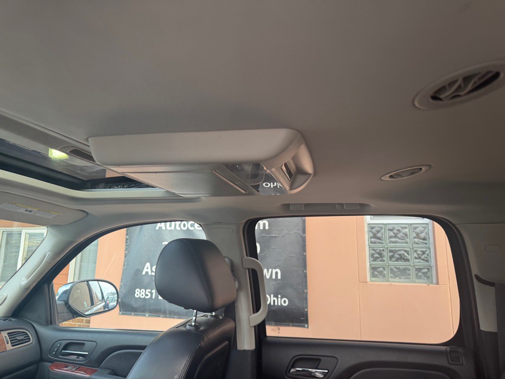 2010 Chevrolet Suburban Image 17