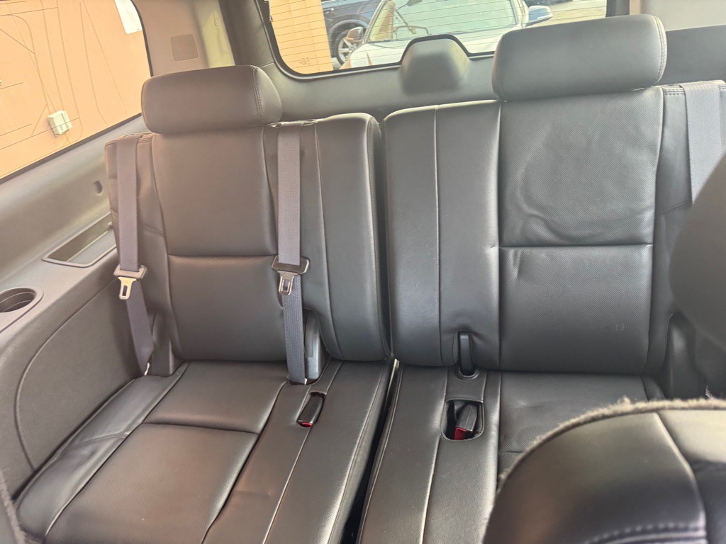 2010 Chevrolet Suburban Image 18