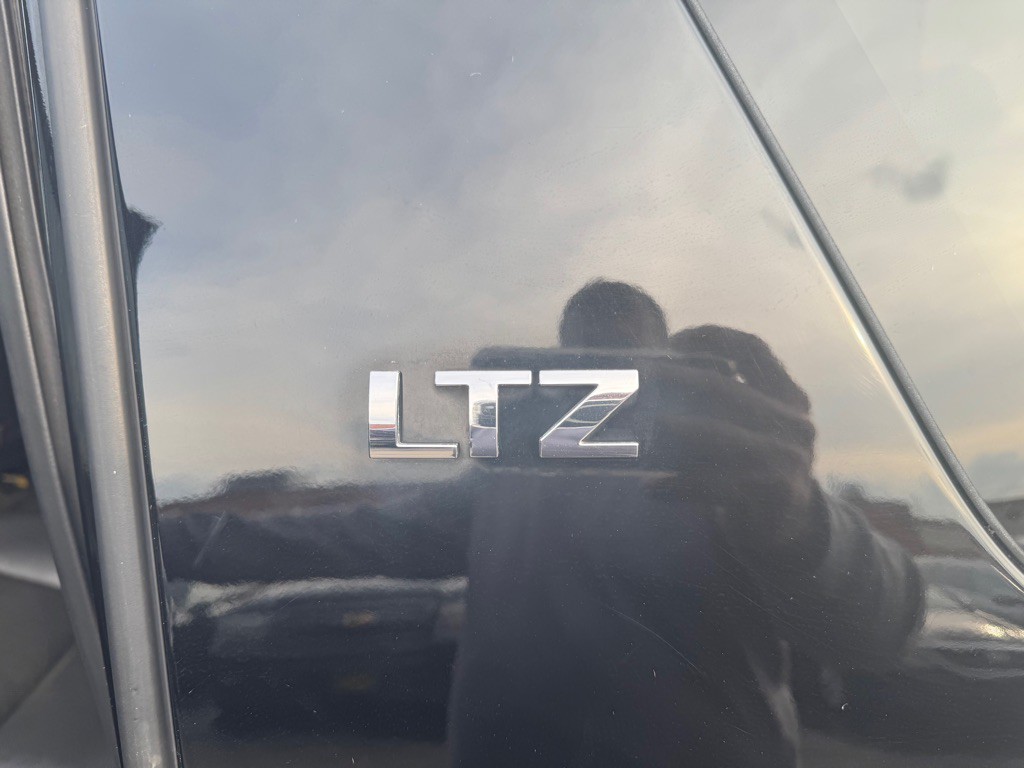 2010 Chevrolet Suburban Image 19