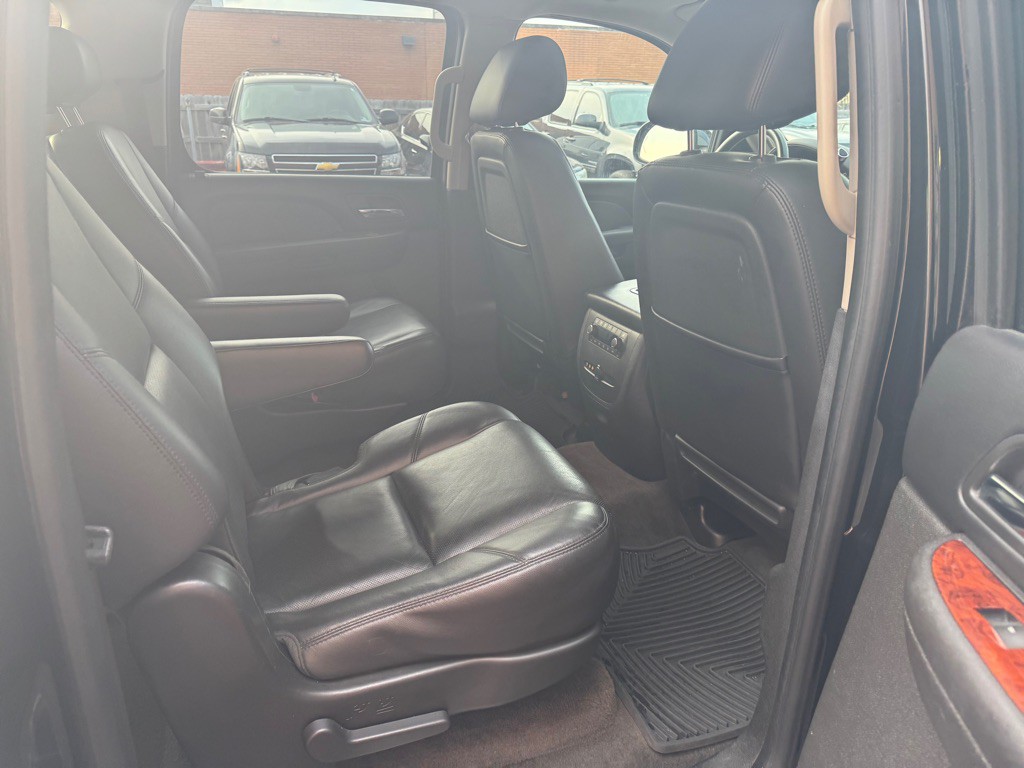 2010 Chevrolet Suburban Image 22