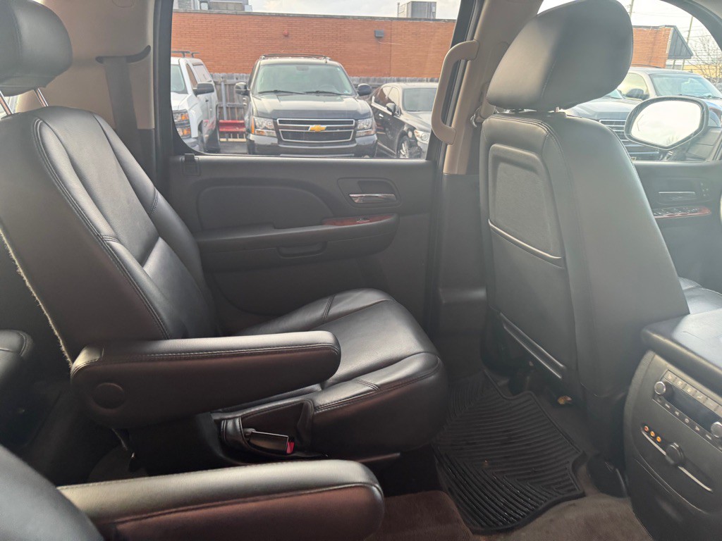 2010 Chevrolet Suburban Image 23