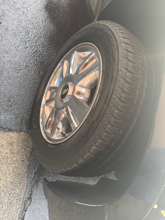 2010 Chevrolet Suburban Image 25