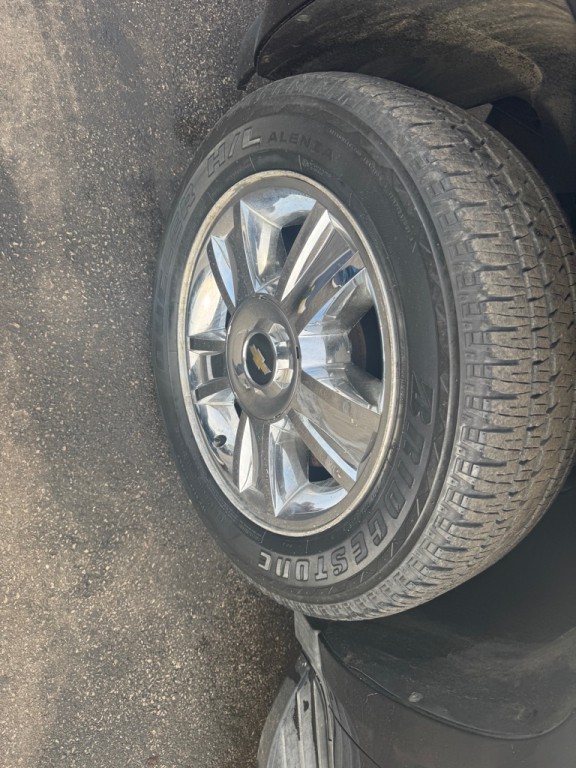 2010 Chevrolet Suburban Image 26