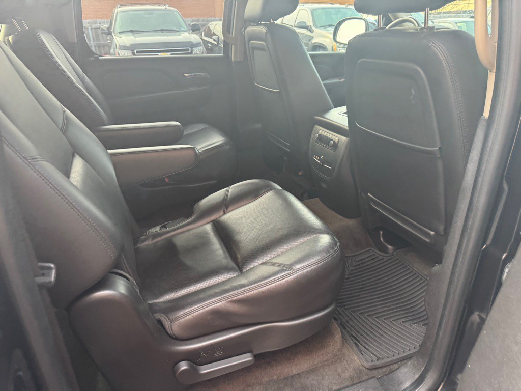 2010 Chevrolet Suburban Image 29