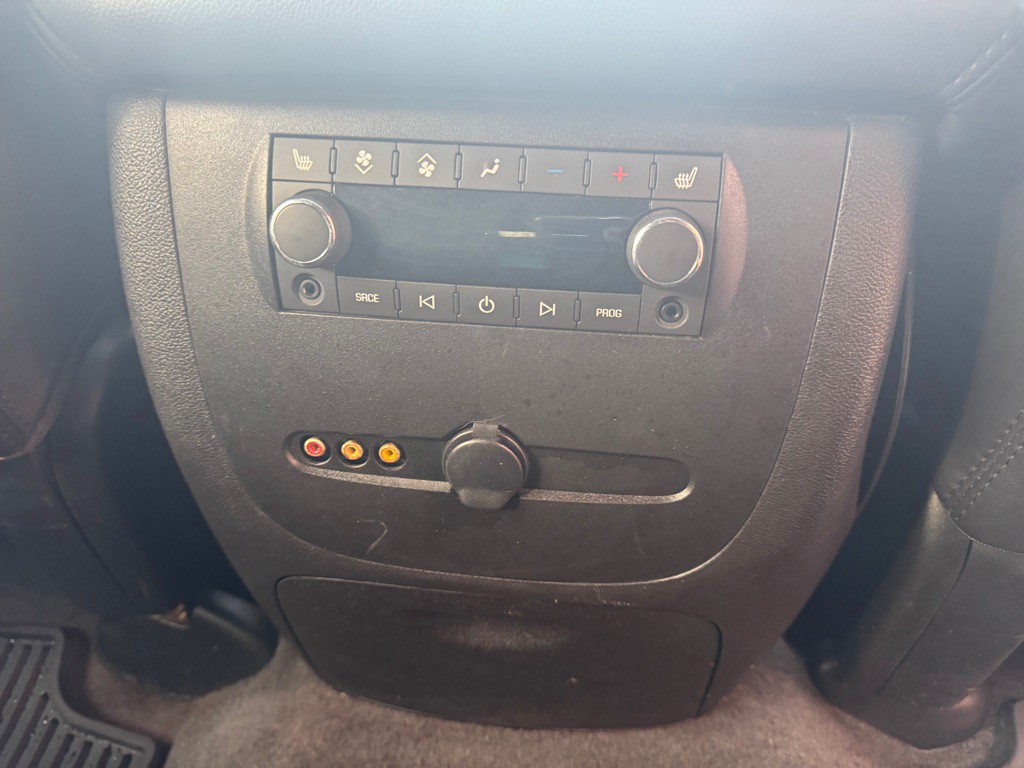 2010 Chevrolet Suburban Image 30