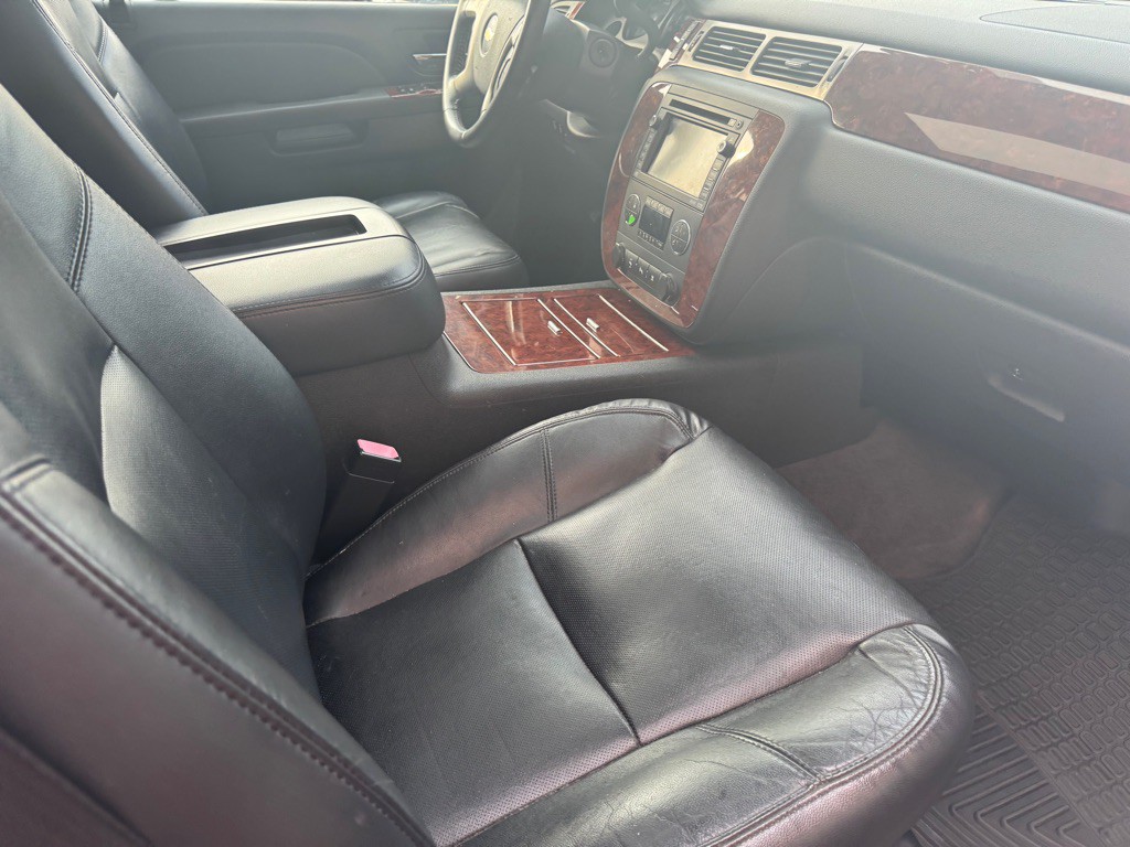 2010 Chevrolet Suburban Image 31