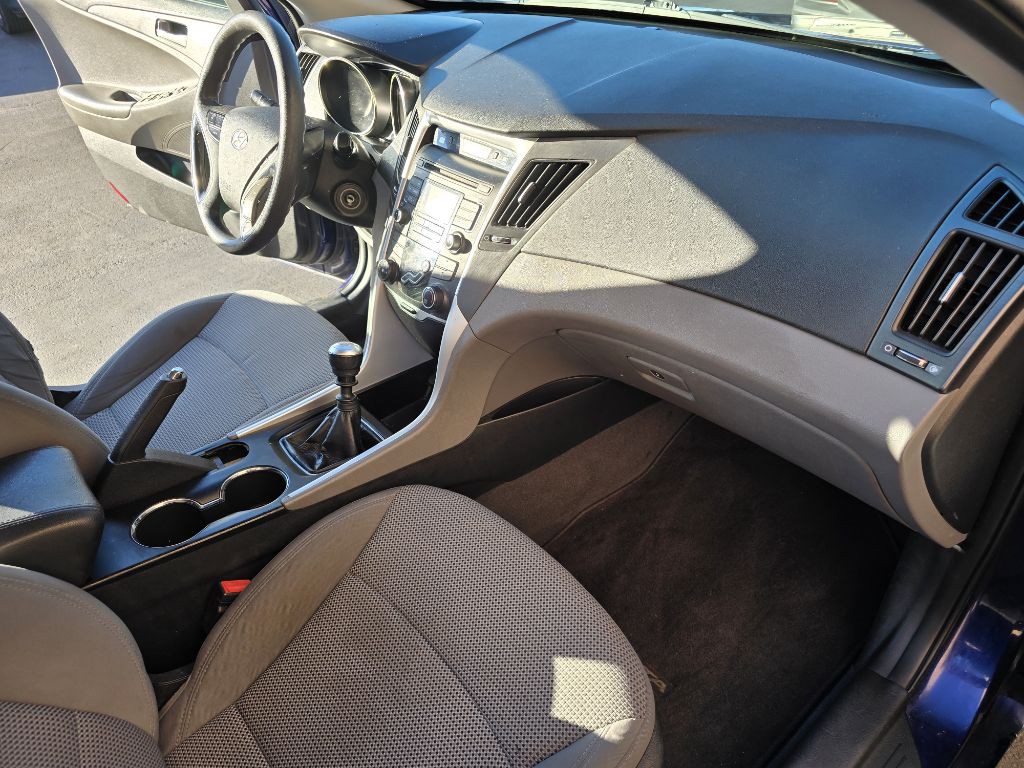 2011 Hyundai Sonata Image 32