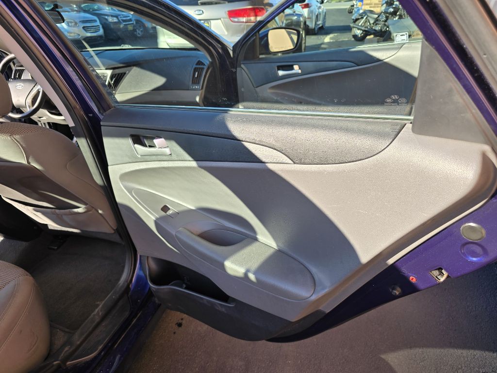 2011 Hyundai Sonata Image 35
