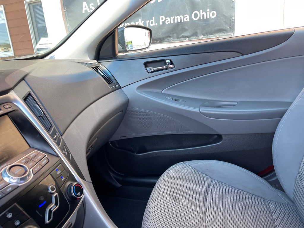 2011 Hyundai Sonata Image 9