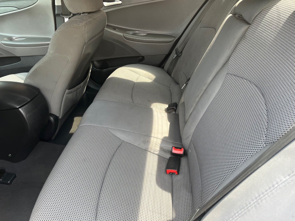 2011 Hyundai Sonata Image 2